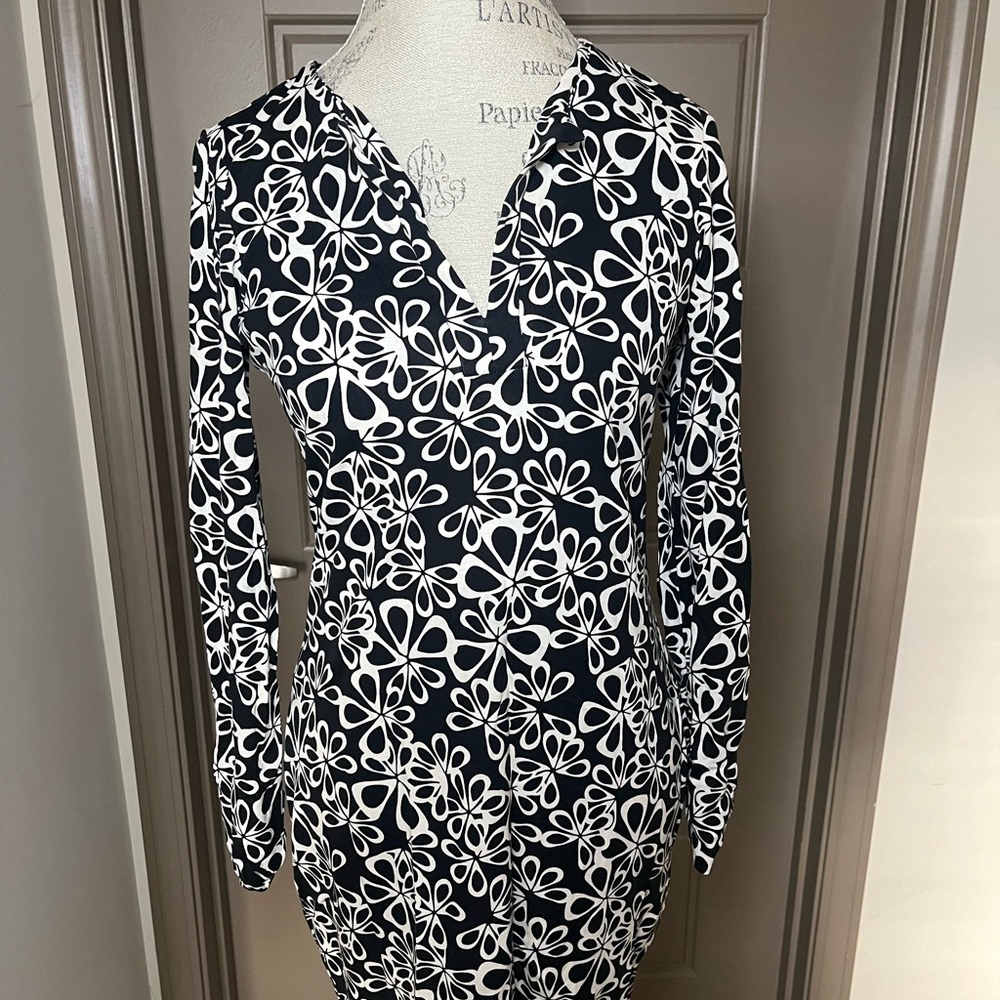 Diane Von Furstenburg Size 6 Long Sleeve Black Dress with White Floral